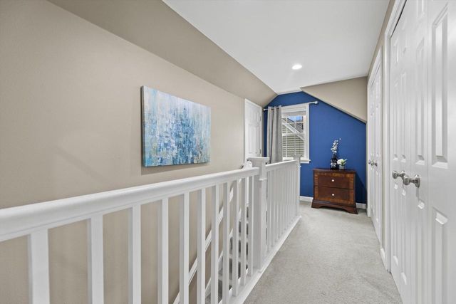 621 E Hampton ROAD, Whitefish Bay, WI 53217