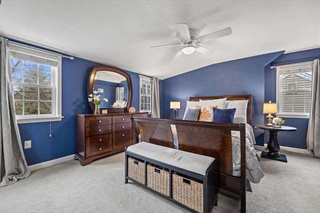 621 E Hampton ROAD, Whitefish Bay, WI 53217