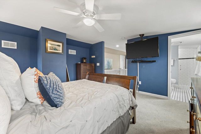 621 E Hampton ROAD, Whitefish Bay, WI 53217