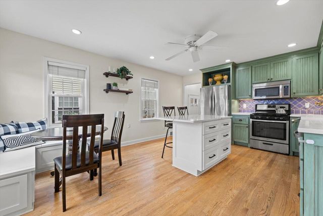 621 E Hampton ROAD, Whitefish Bay, WI 53217