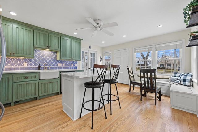 621 E Hampton ROAD, Whitefish Bay, WI 53217