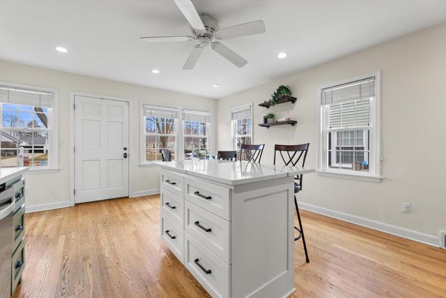 621 E Hampton ROAD, Whitefish Bay, WI 53217