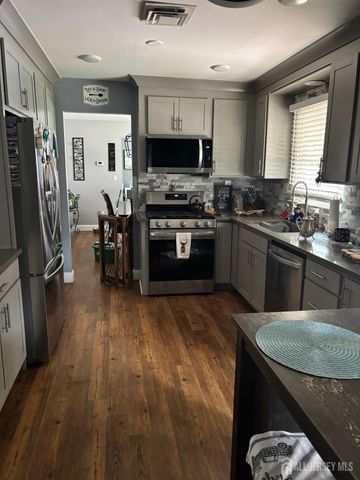 81 Brooklyn Avenue, Spotswood, NJ 08884