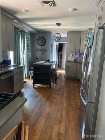 81 Brooklyn Avenue, Spotswood, NJ 08884
