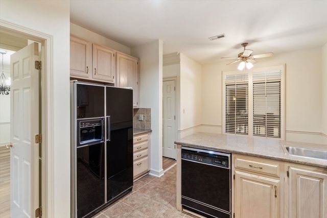 405 S Perkins Rd Apt 430, Memphis, TN 38117