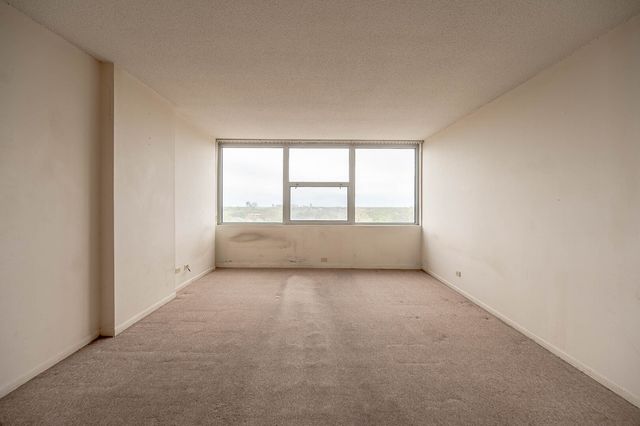 7234 W North Avenue 1005, Elmwood Park, IL 60707