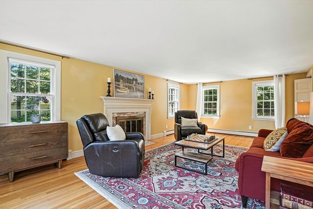 22 Captain Browns Ln, Acton, MA 01720