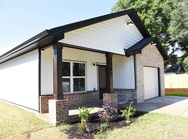 205 Charleston Dr, Pensacola, FL 32534