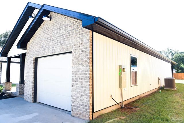 205 Charleston Dr, Pensacola, FL 32534