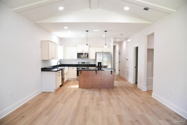 205 Charleston Dr, Pensacola, FL 32534