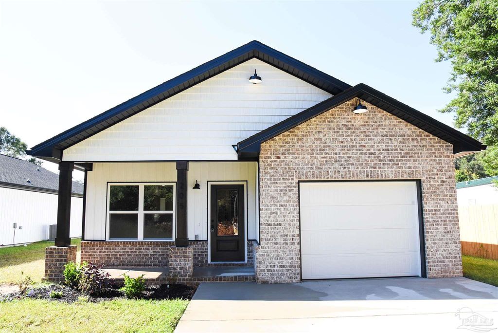 205 Charleston Dr, Pensacola, FL 32534