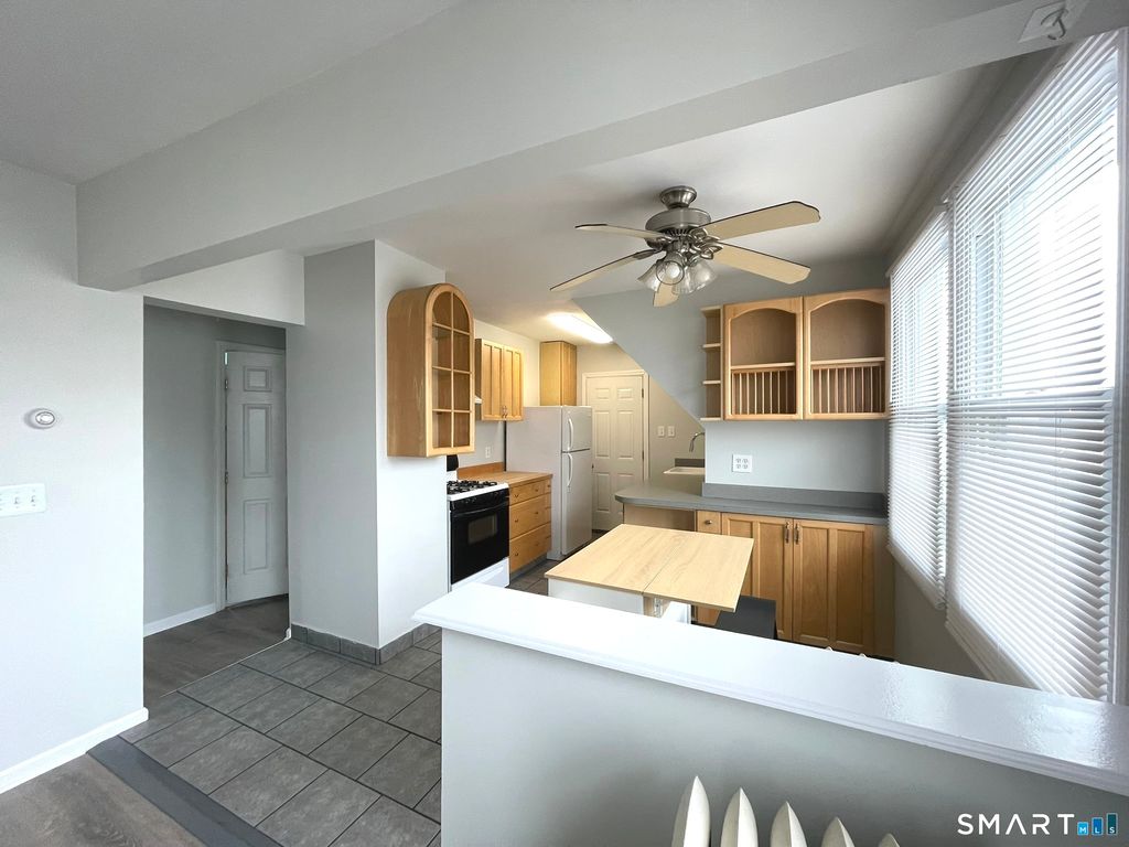 108 Concord Street 3rd Floor, Hamden, CT 06514