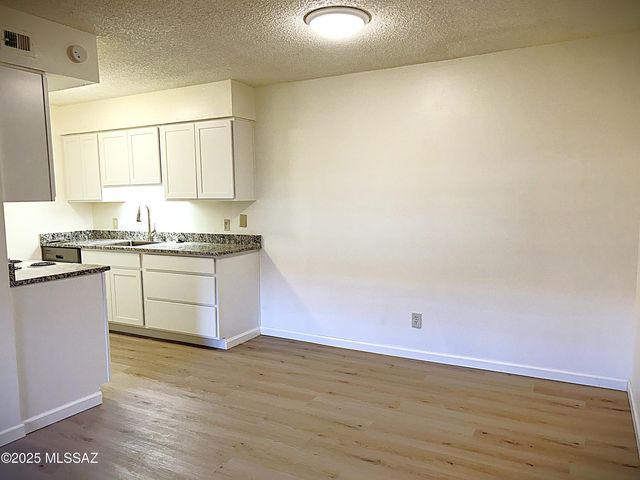 471 W Yucca Ct Unit 313, Tucson, AZ 85704
