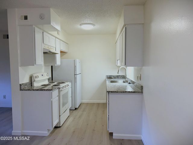 471 W Yucca Ct Unit 313, Tucson, AZ 85704