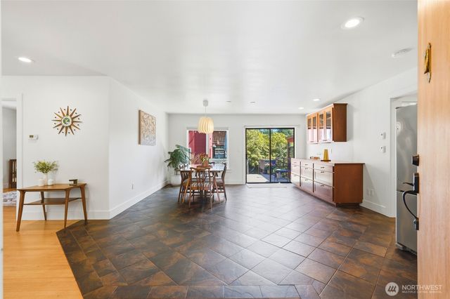 9524 20th Ave NE, Seattle, WA 98115