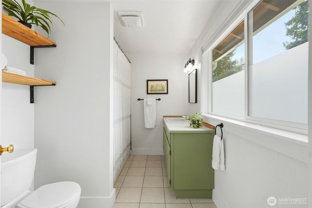 9524 20th Ave NE, Seattle, WA 98115