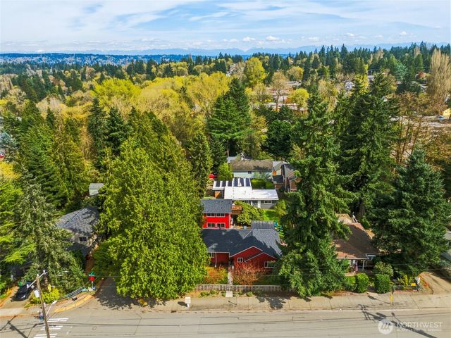 9524 20th Ave NE, Seattle, WA 98115