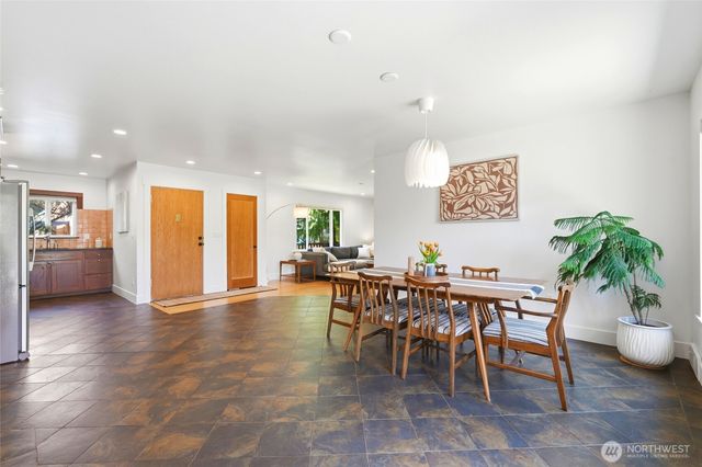 9524 20th Ave NE, Seattle, WA 98115