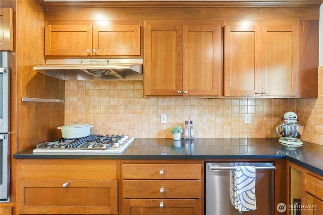 9524 20th Ave NE, Seattle, WA 98115