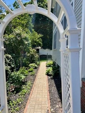 9 Grant A, Belmont, MA 02478