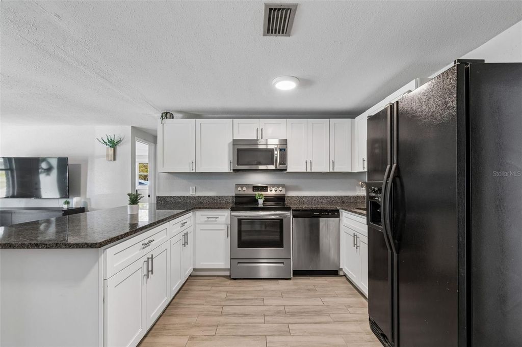 Image 11 of property listing at 8356 77TH AVENUE, Seminole, FL 33777