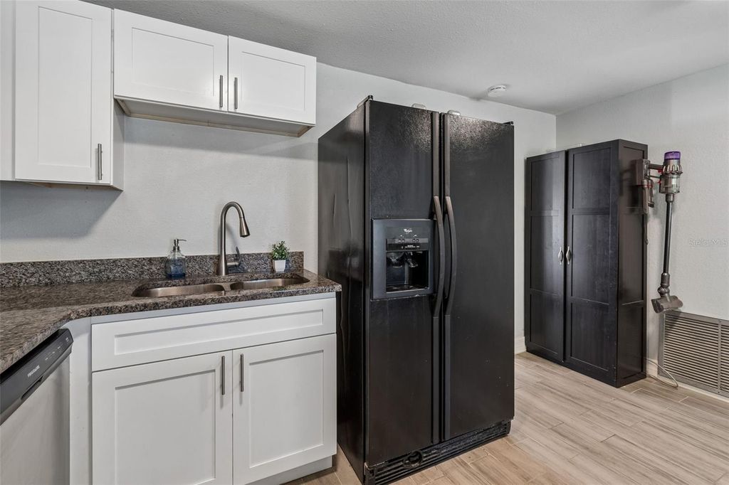 Image 14 of property listing at 8356 77TH AVENUE, Seminole, FL 33777