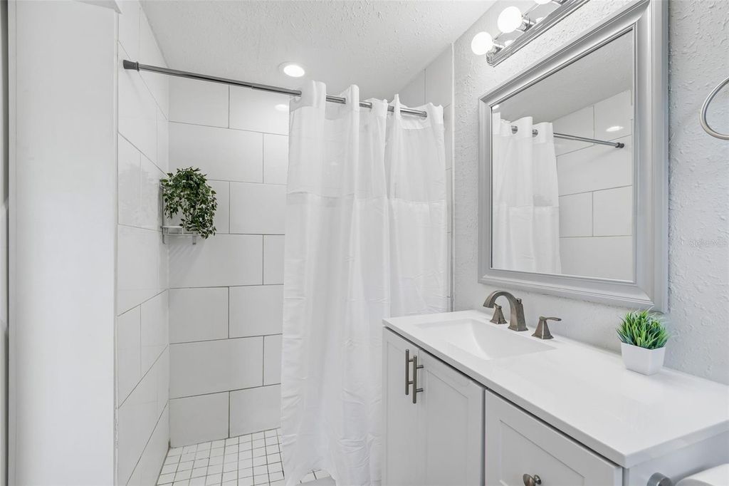 Image 18 of property listing at 8356 77TH AVENUE, Seminole, FL 33777