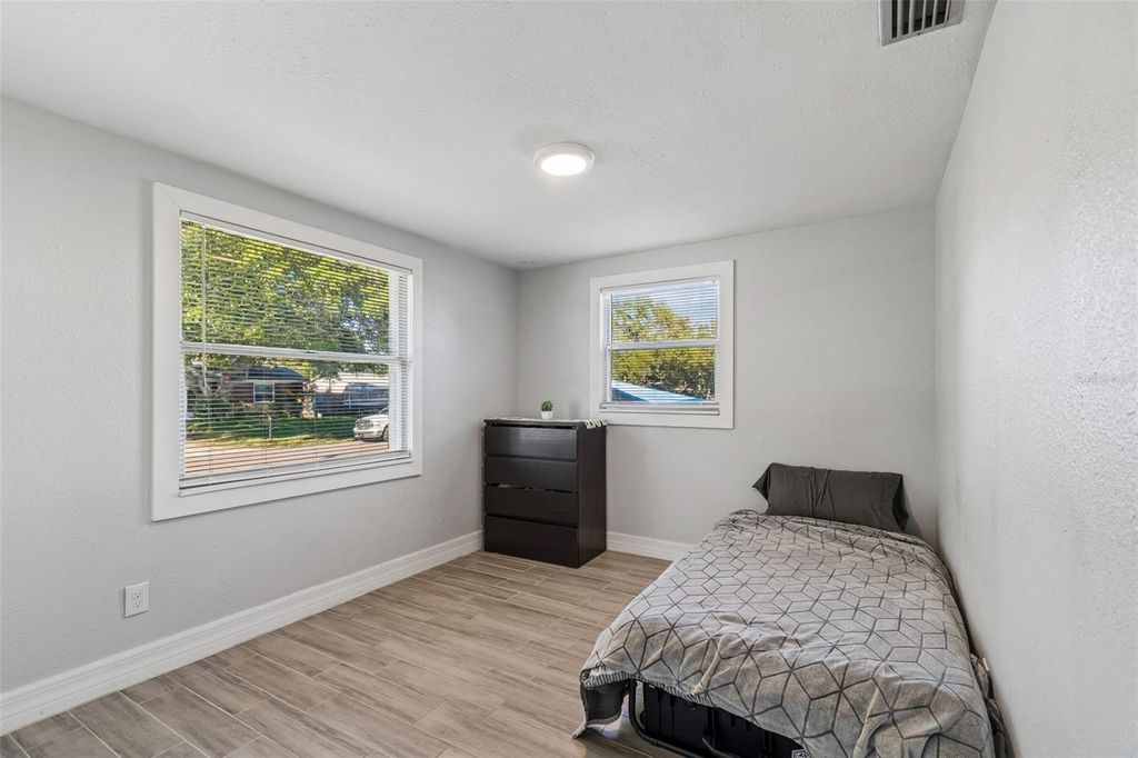 Image 20 of property listing at 8356 77TH AVENUE, Seminole, FL 33777