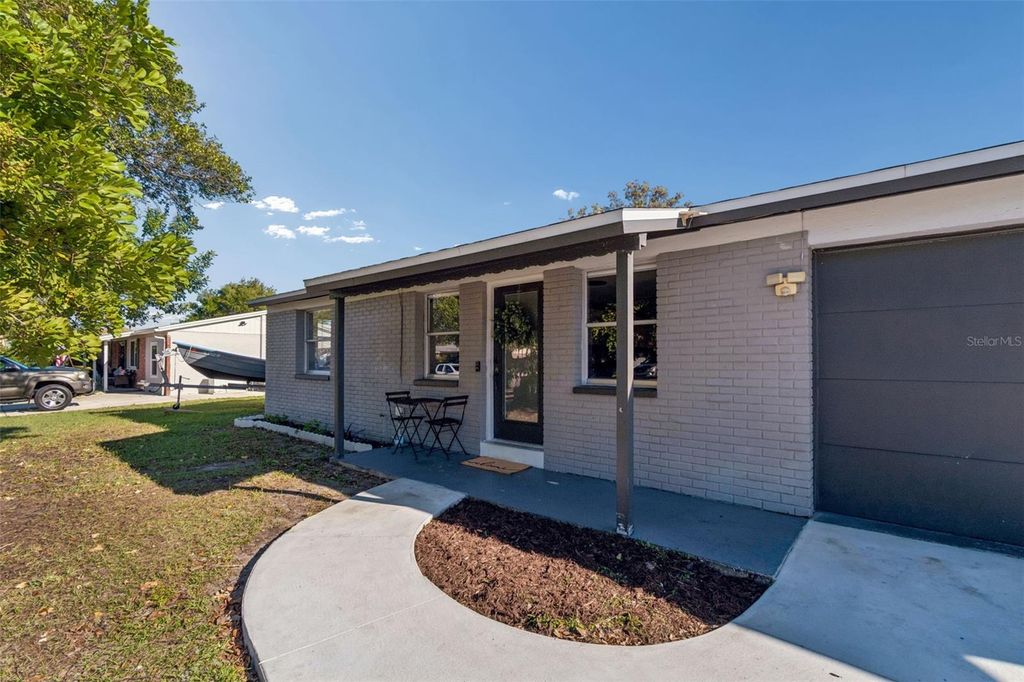 Image 3 of property listing at 8356 77TH AVENUE, Seminole, FL 33777