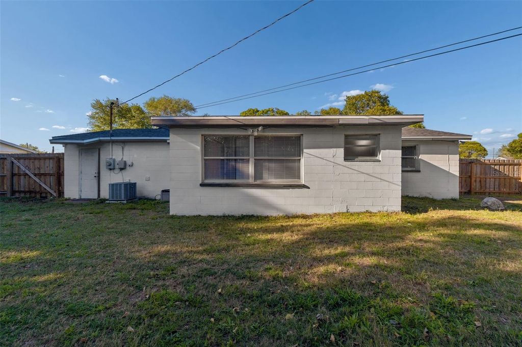 Image 31 of property listing at 8356 77TH AVENUE, Seminole, FL 33777