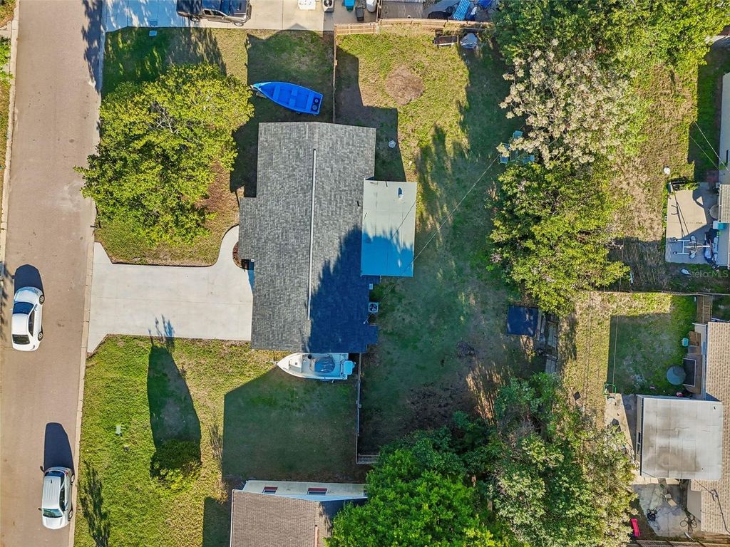 Image 35 of property listing at 8356 77TH AVENUE, Seminole, FL 33777