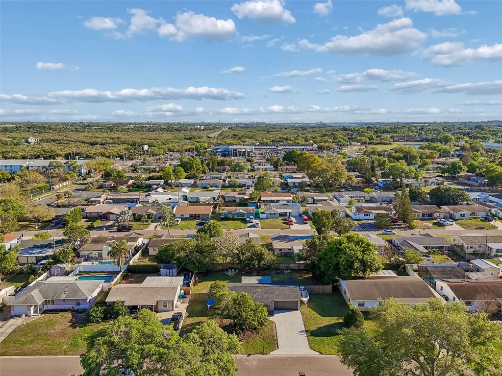 Image 36 of property listing at 8356 77TH AVENUE, Seminole, FL 33777