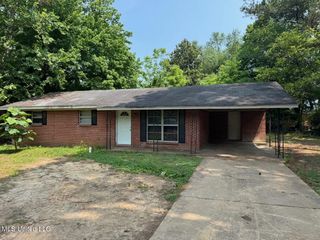 165 Greenbriar Circle, Holly Springs, MS 38635