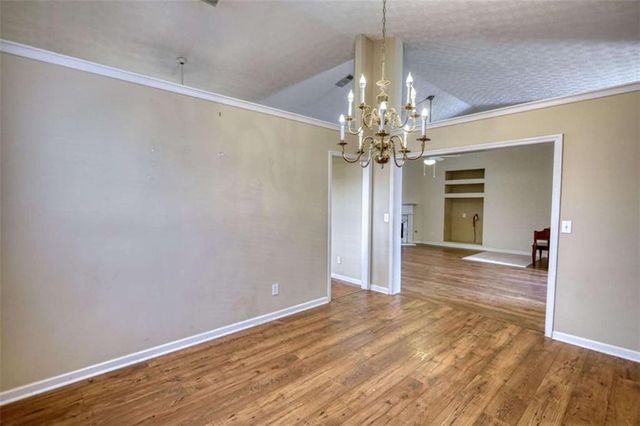 565 Ambur Lake Dr, Lawrenceville, GA 30043