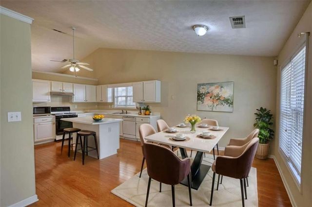 565 Ambur Lake Dr, Lawrenceville, GA 30043