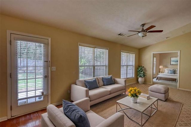 565 Ambur Lake Dr, Lawrenceville, GA 30043