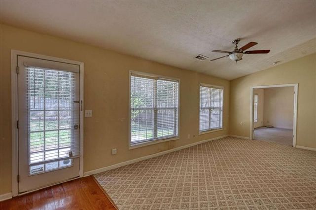 565 Ambur Lake Dr, Lawrenceville, GA 30043