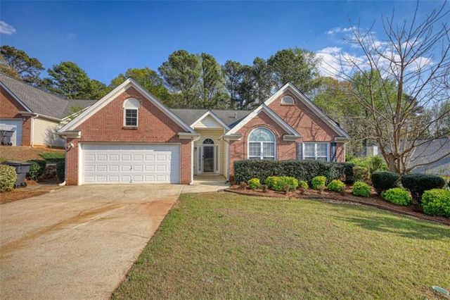 565 Ambur Lake Dr, Lawrenceville, GA 30043