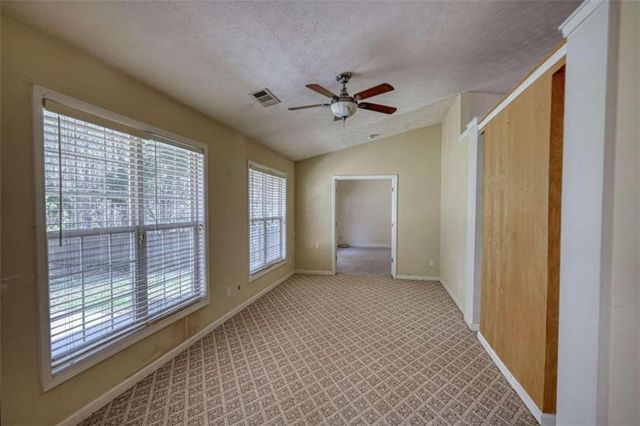 565 Ambur Lake Dr, Lawrenceville, GA 30043