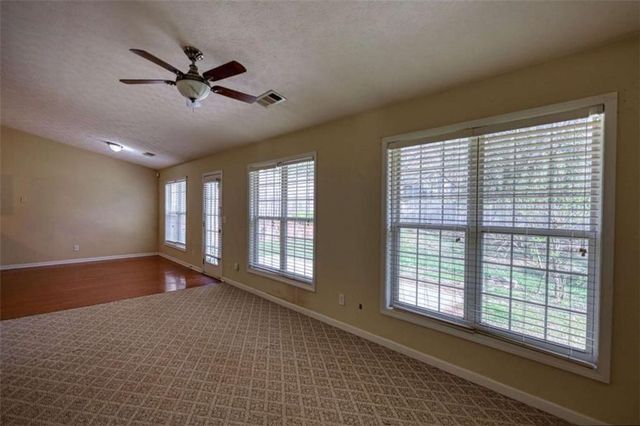 565 Ambur Lake Dr, Lawrenceville, GA 30043