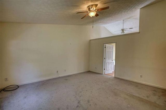 565 Ambur Lake Dr, Lawrenceville, GA 30043