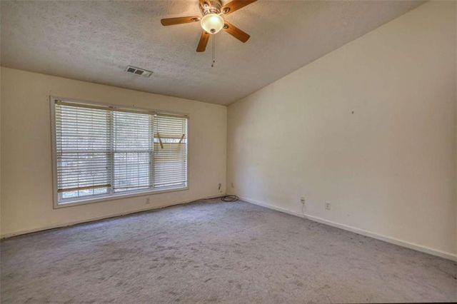 565 Ambur Lake Dr, Lawrenceville, GA 30043