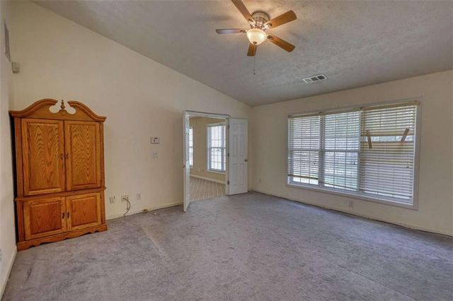 565 Ambur Lake Dr, Lawrenceville, GA 30043