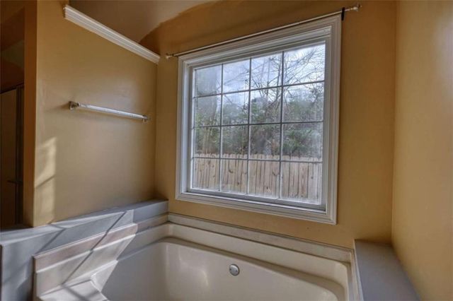 565 Ambur Lake Dr, Lawrenceville, GA 30043