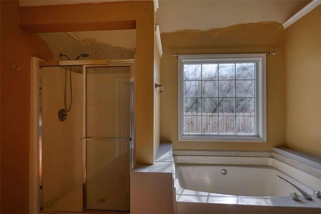 565 Ambur Lake Dr, Lawrenceville, GA 30043
