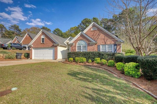 565 Ambur Lake Dr, Lawrenceville, GA 30043
