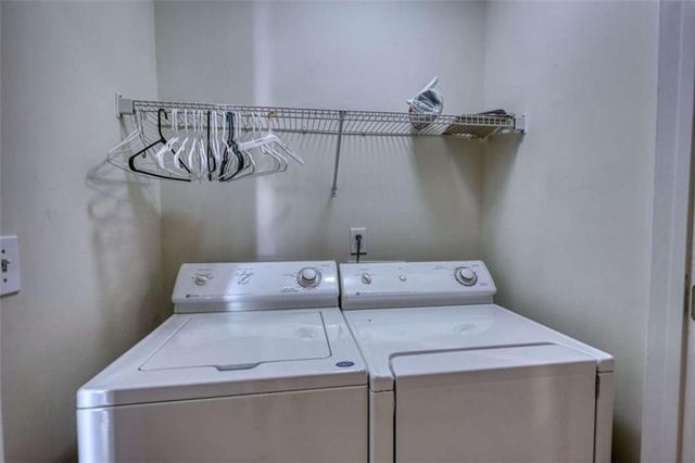 565 Ambur Lake Dr, Lawrenceville, GA 30043