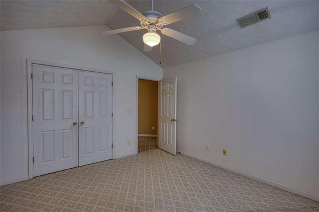 565 Ambur Lake Dr, Lawrenceville, GA 30043