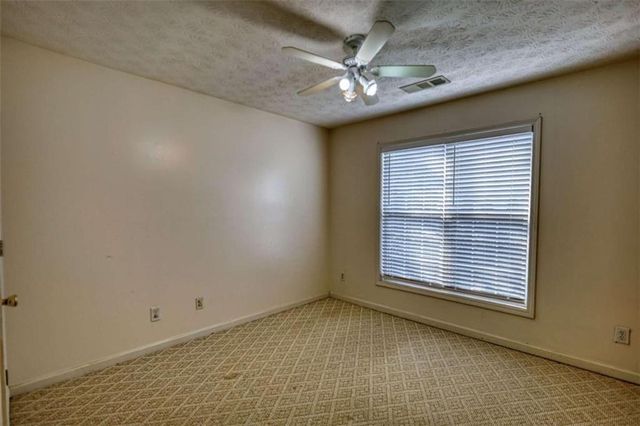 565 Ambur Lake Dr, Lawrenceville, GA 30043