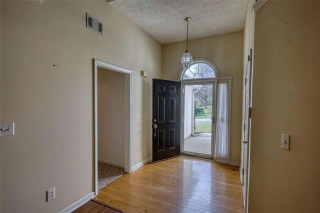 565 Ambur Lake Dr, Lawrenceville, GA 30043